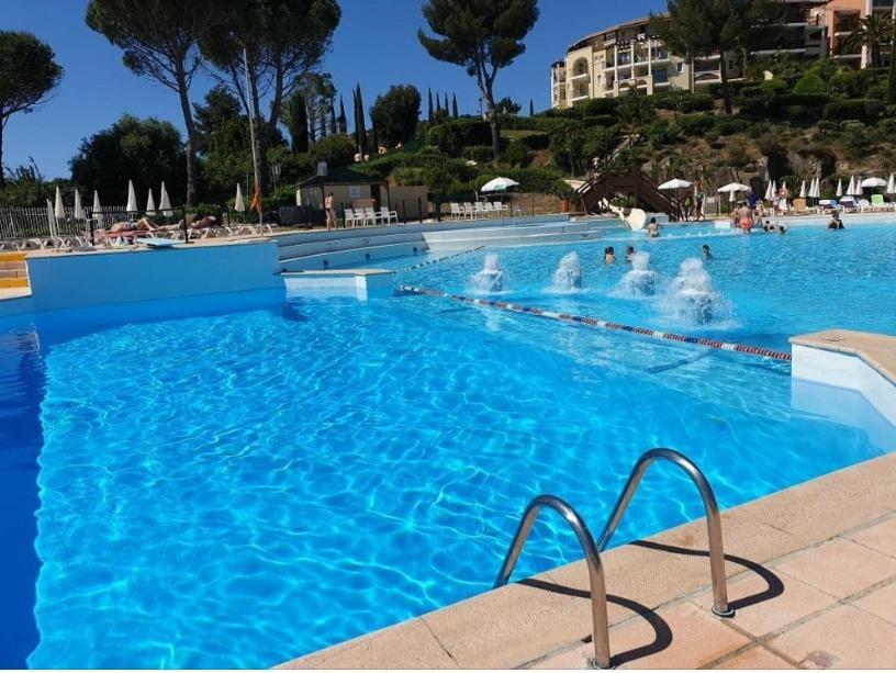 Village Cap Esterel, Piscine, Plage Saint-Raphaël Exterior foto