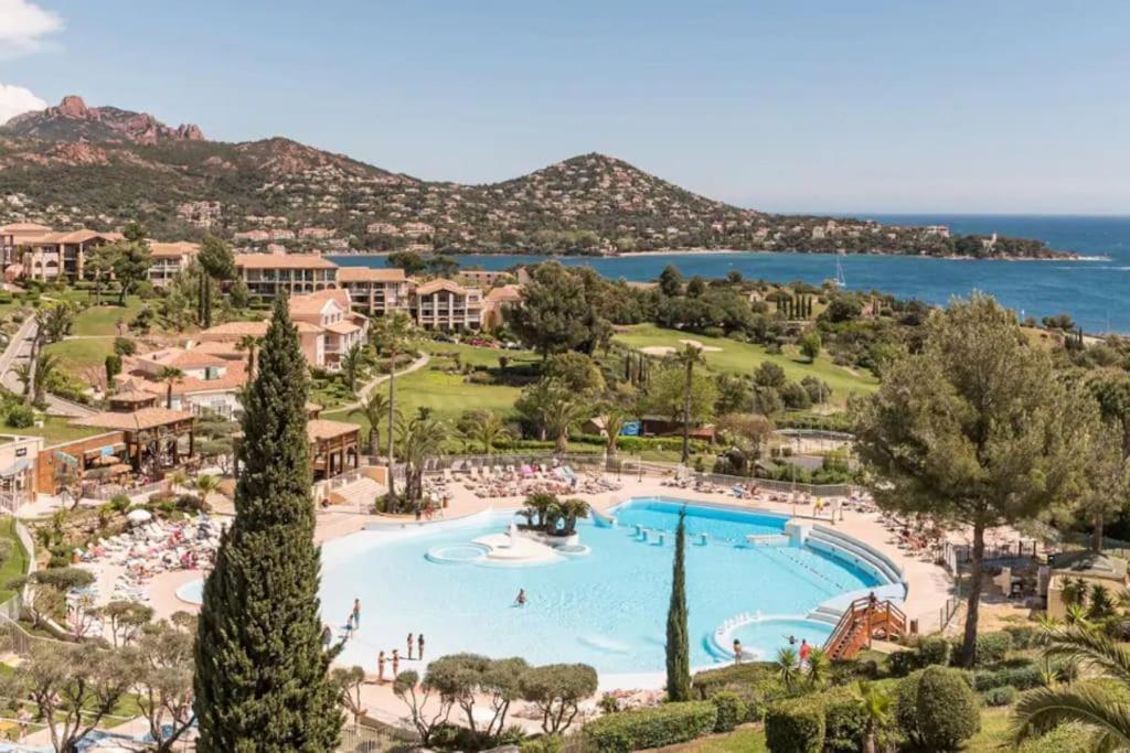 Village Cap Esterel, Piscine, Plage Saint-Raphaël Exterior foto