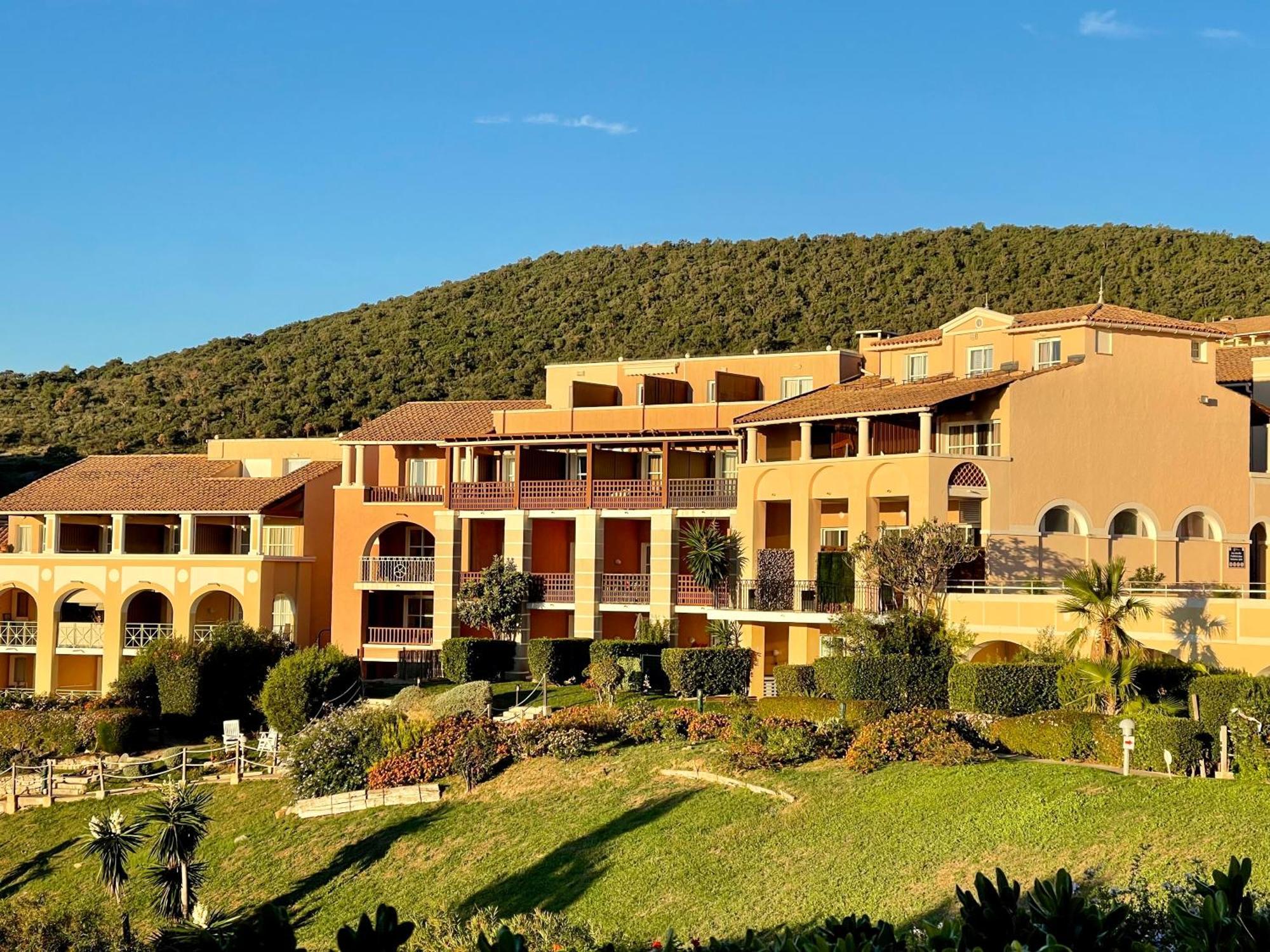 Village Cap Esterel, Piscine, Plage Saint-Raphaël Exterior foto